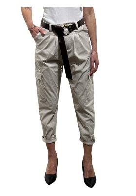 Pantaloni Souvenir modello cargo con tasche laterali a toppa e cintura in vita