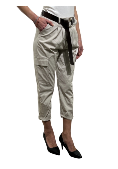 Pantaloni Souvenir modello cargo con tasche laterali a toppa e cintura in vita