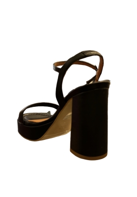 Sandalo Ovyè nero con tacco e plateau davanti