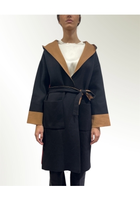 Vicolo - Cappotto in maglia tre colori con cappuccio e cinta