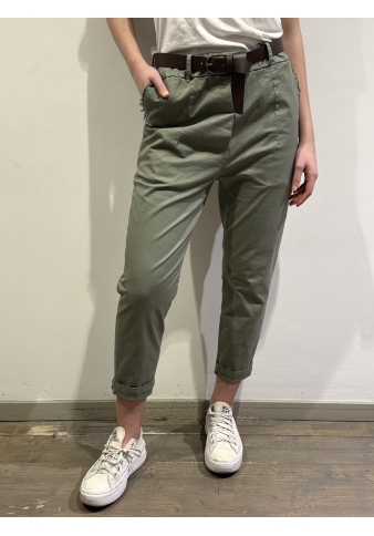Tensione In - Pantalone tasca sfrangiata con elastico in vita e cintura verde militare