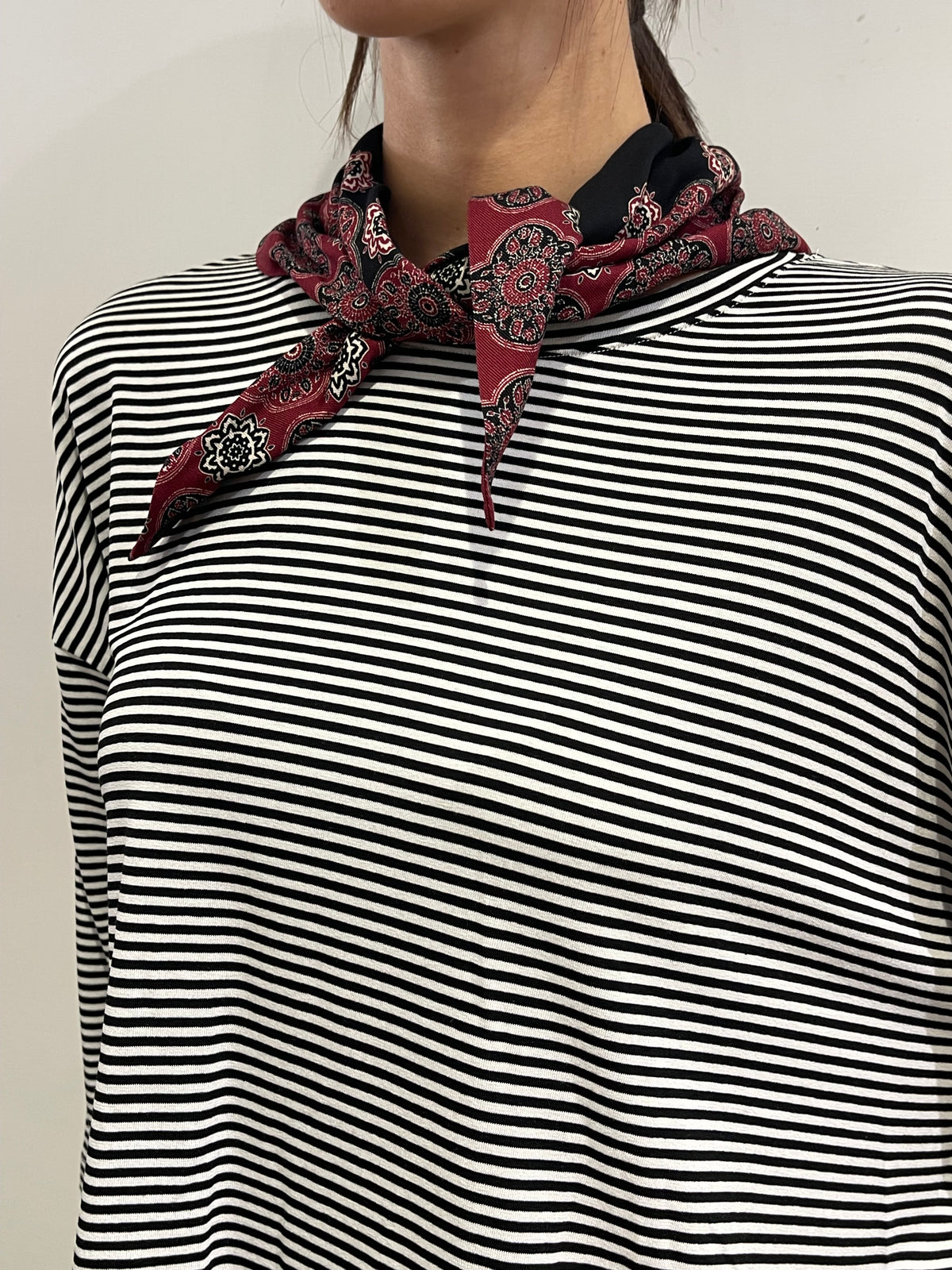 Dixie - T-shirt righe con piccolo foulard - riga nera
