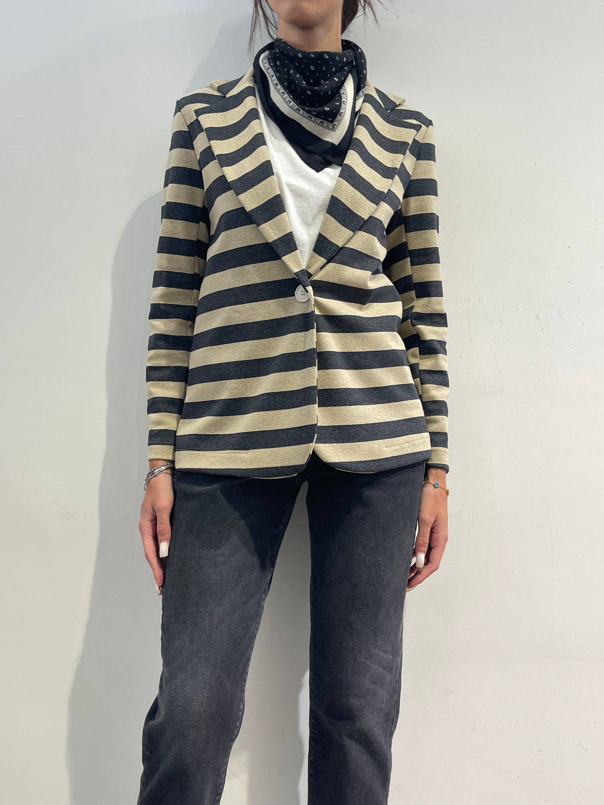 Le streghe - Giacca righe beige e grigio