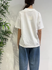 Vicolo - T-Shirt over giornale e tulipani bianca