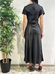 Imperial - Vestito in satin fluido con cinturino nero