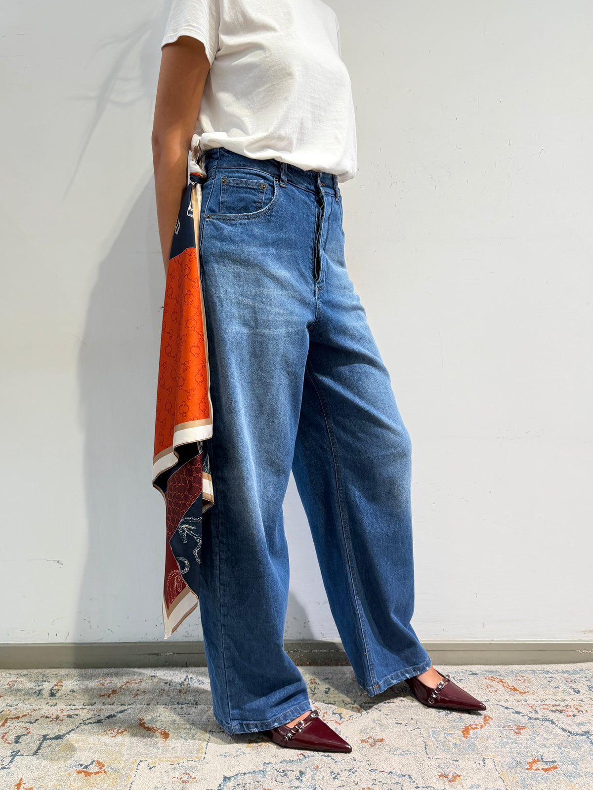 Tensione In - Jeans wide leg con foulard