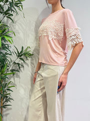 Le Streghe - T-Shirt con ricamo in pizzo rosa