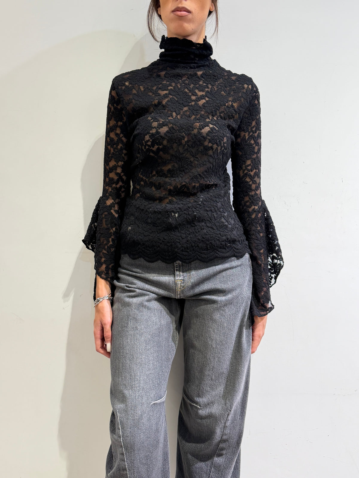 Haveone - Maglia in pizzo con manica campana nera