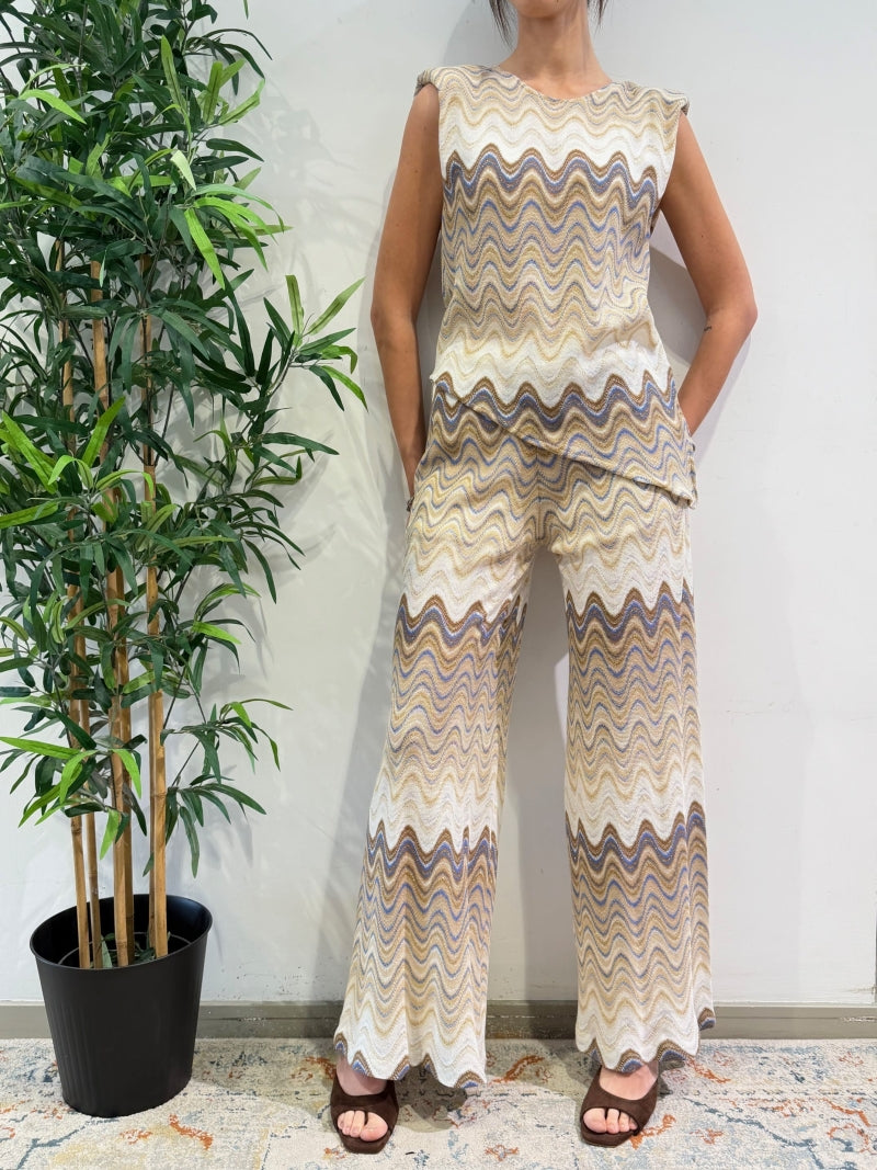 Motel - Blusa smanicata wavy pattern asimmetrica beige