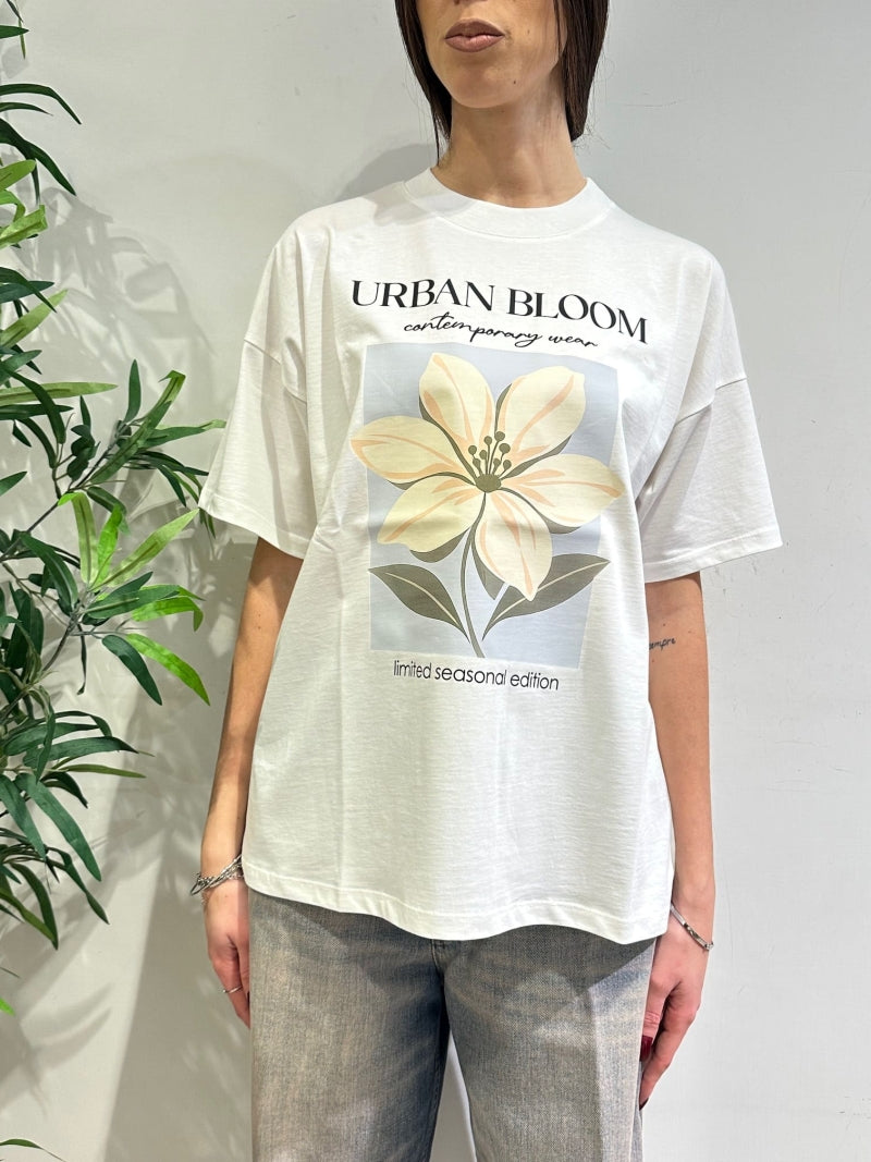 Vicolo - T-Shirt over stampa fiore bianca