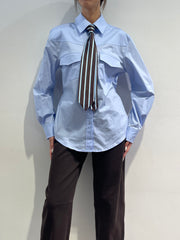 Tensione In - Camicia con tasche e cravatta celeste