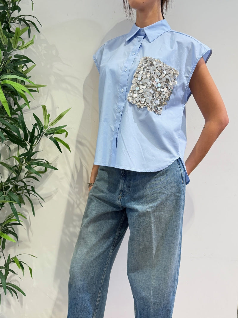 Tensione In - Camicia smanicata tasca paillettes celeste