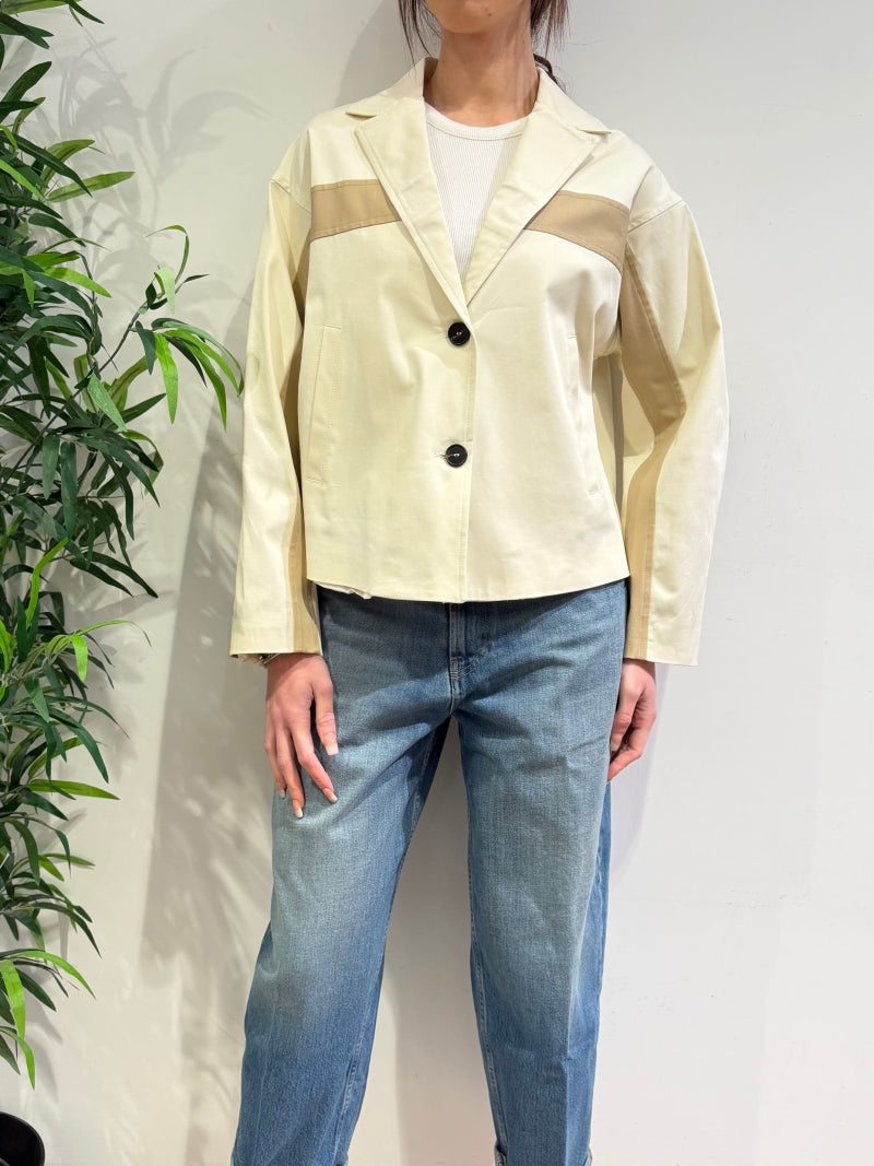 Tensione In - Giacca boxy con fascia contrasto panna