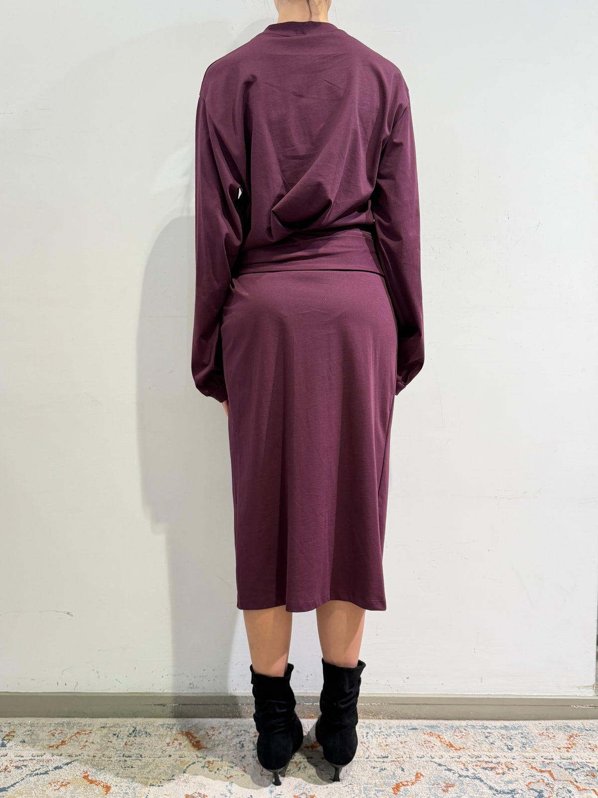 Tensione In - Abito con nodo laterale bordeaux