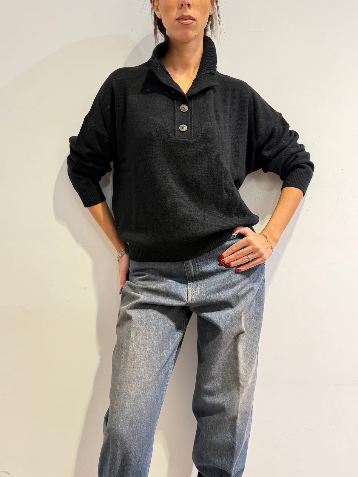 Vicolo - Maglia collo alto con bottoni nera