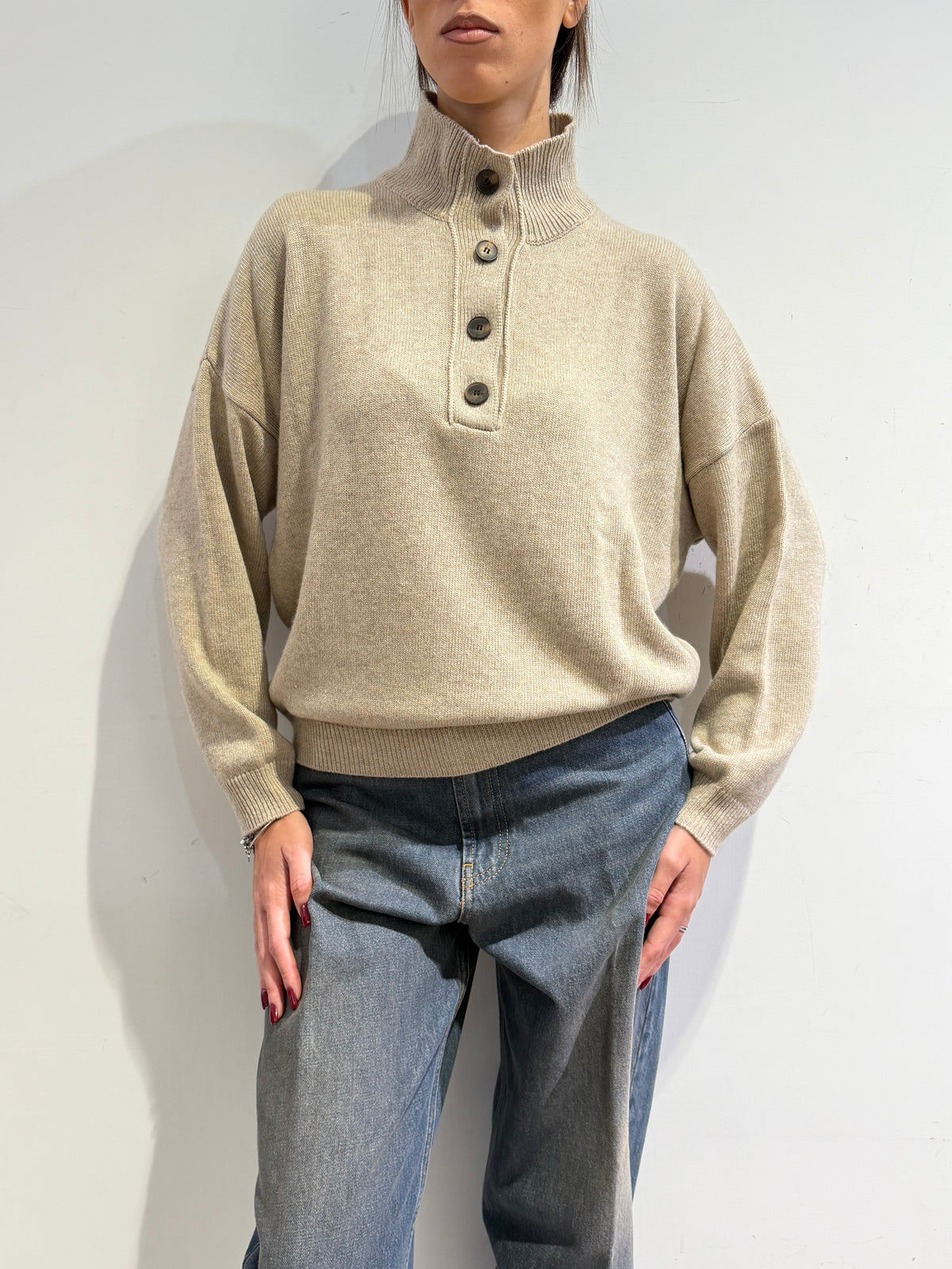 Vicolo - Maglia collo alto con bottoni beige