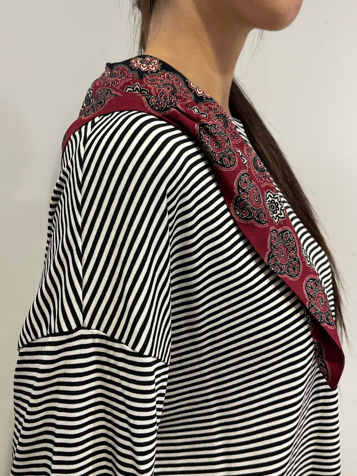 Dixie - T-shirt righe con piccolo foulard - riga nera