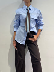 Tensione In - Camicia con tasche e cravatta celeste