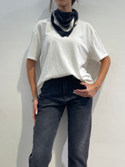 Le streghe - T-shirt bianca con bandana fantasia