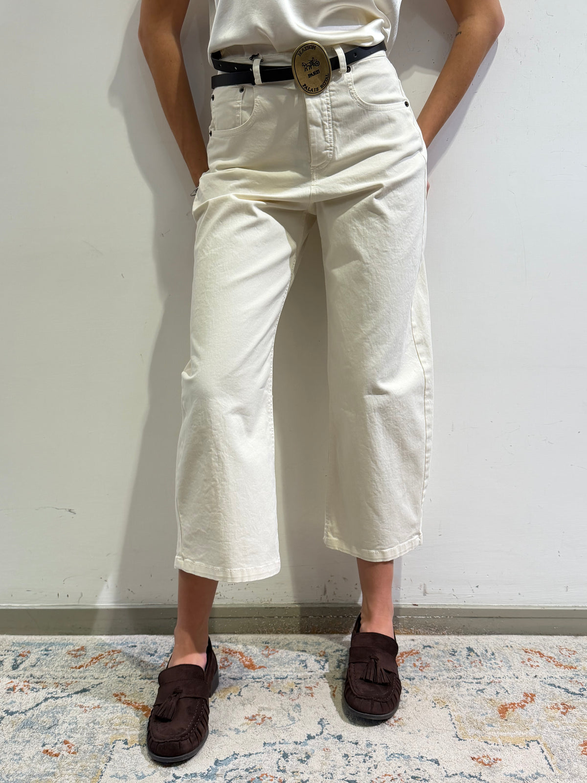Tensione In - Pantalone barrel con cintura panna