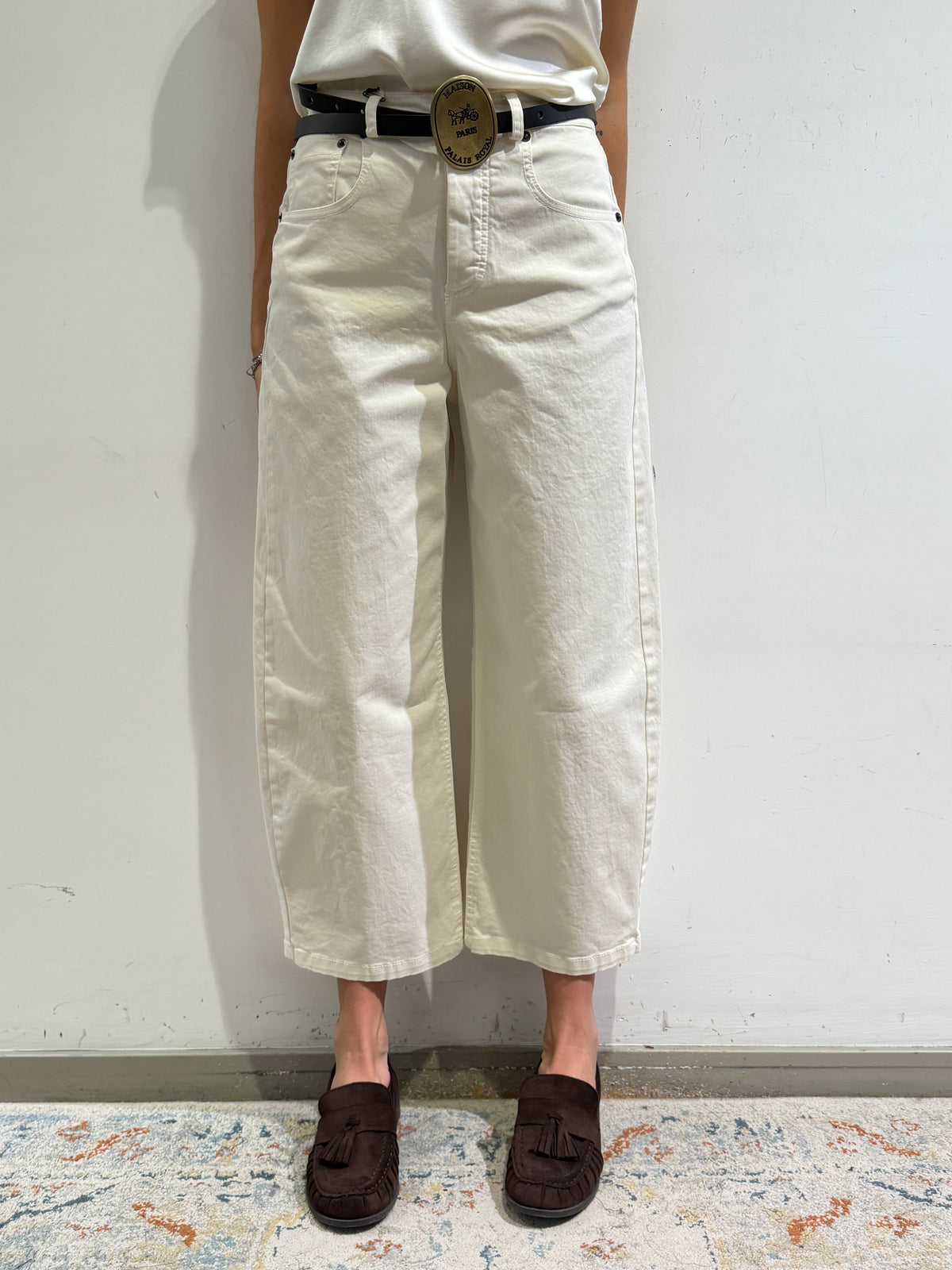 Tensione In - Pantalone barrel con cintura panna