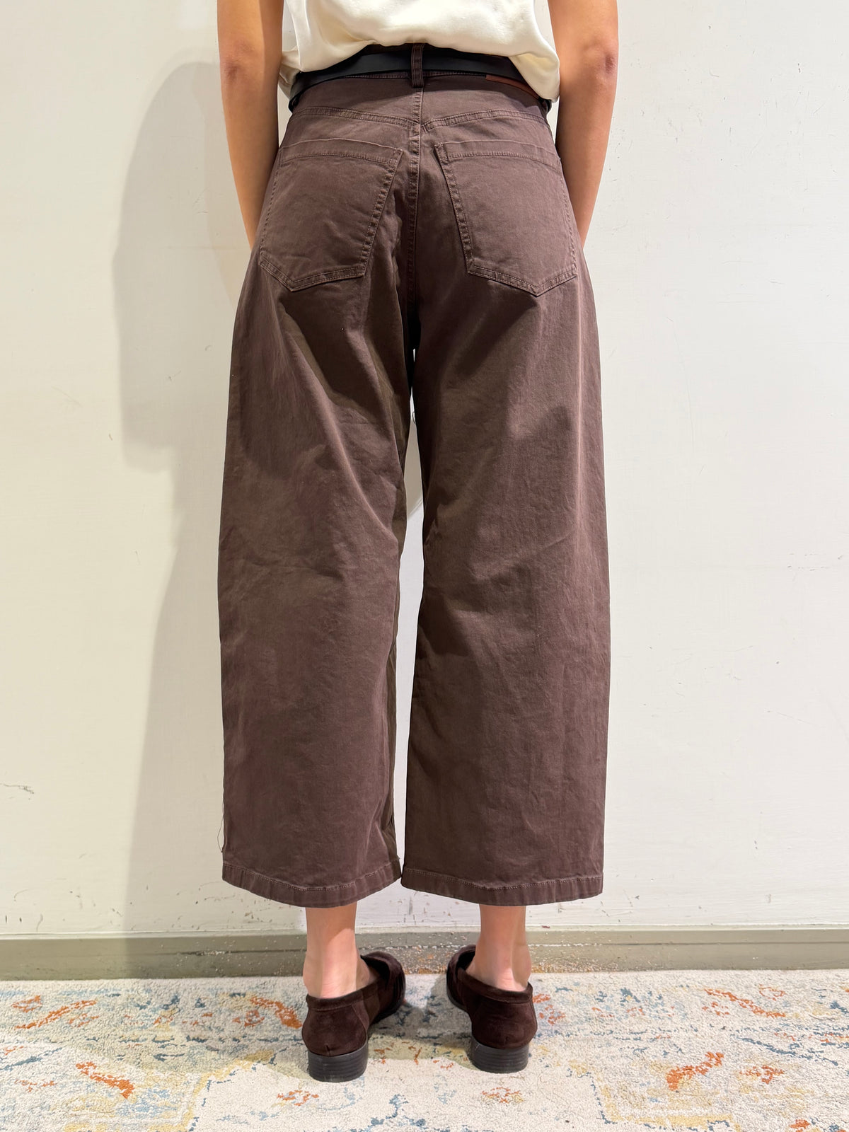 Tensione In - Pantalone barrel con cintura moro