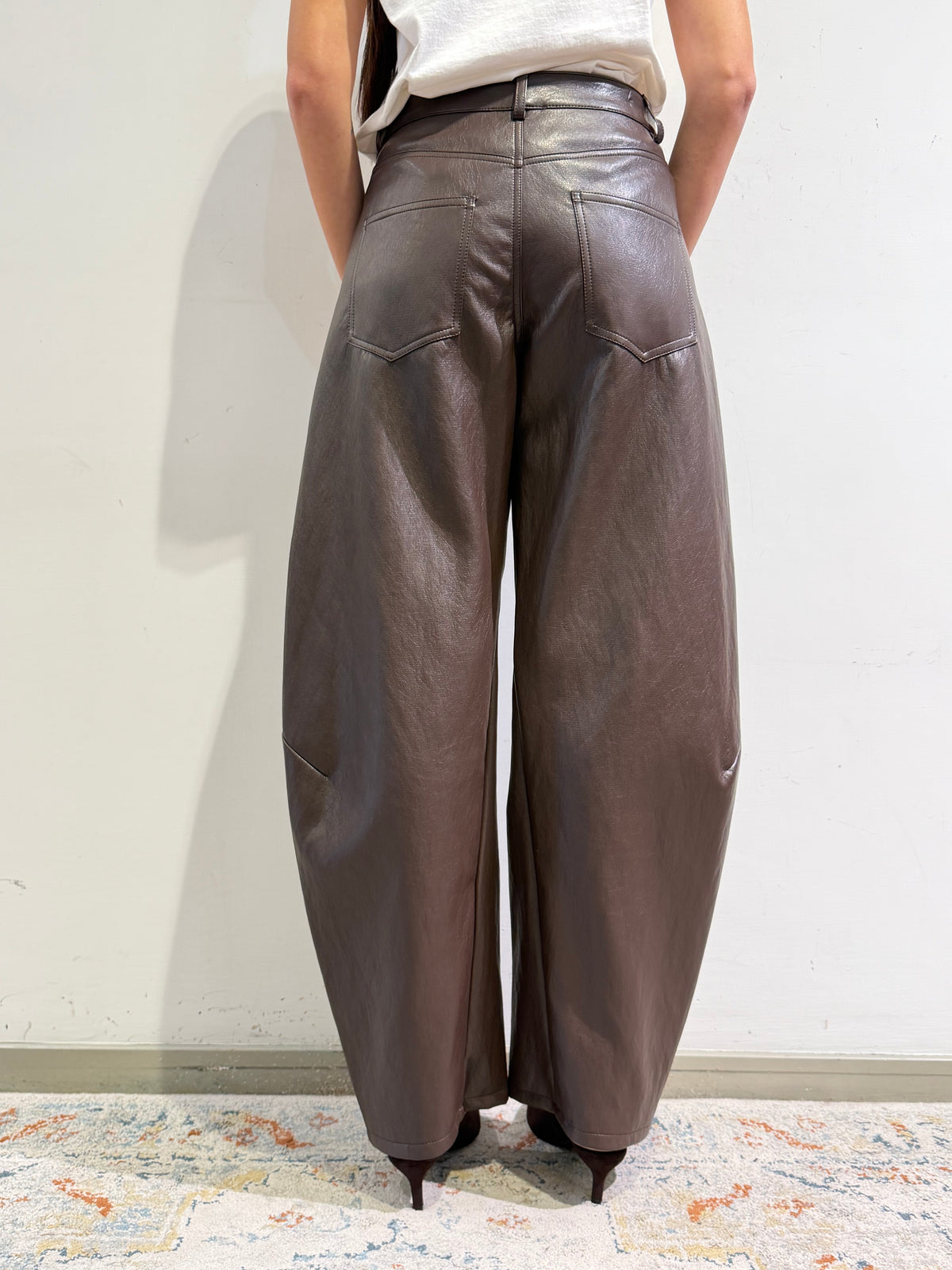 Vicolo - Pantalone barrel ecopelle moro