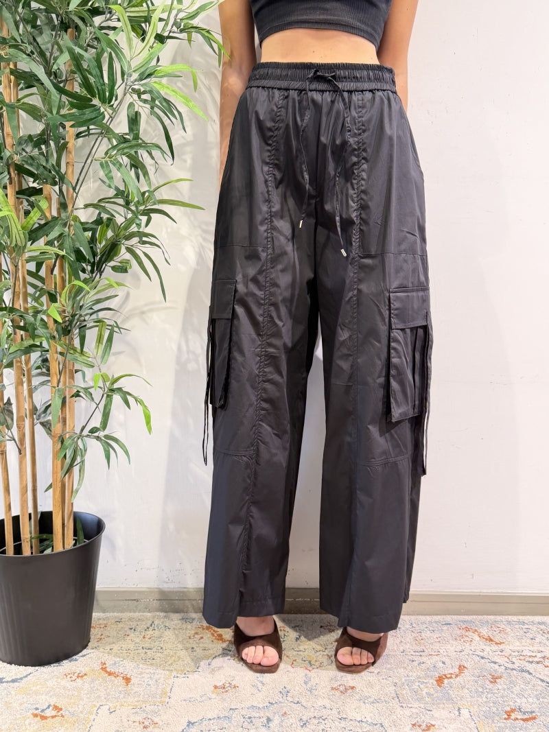 Tensione In - Pantalone cargo in popeline nero