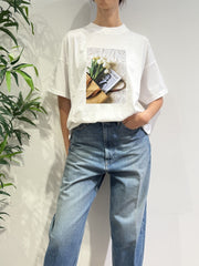 Vicolo - T-Shirt over giornale e tulipani bianca