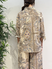 Tensione In - Camicia fantasia etnica tasca con paillettes beige e celeste
