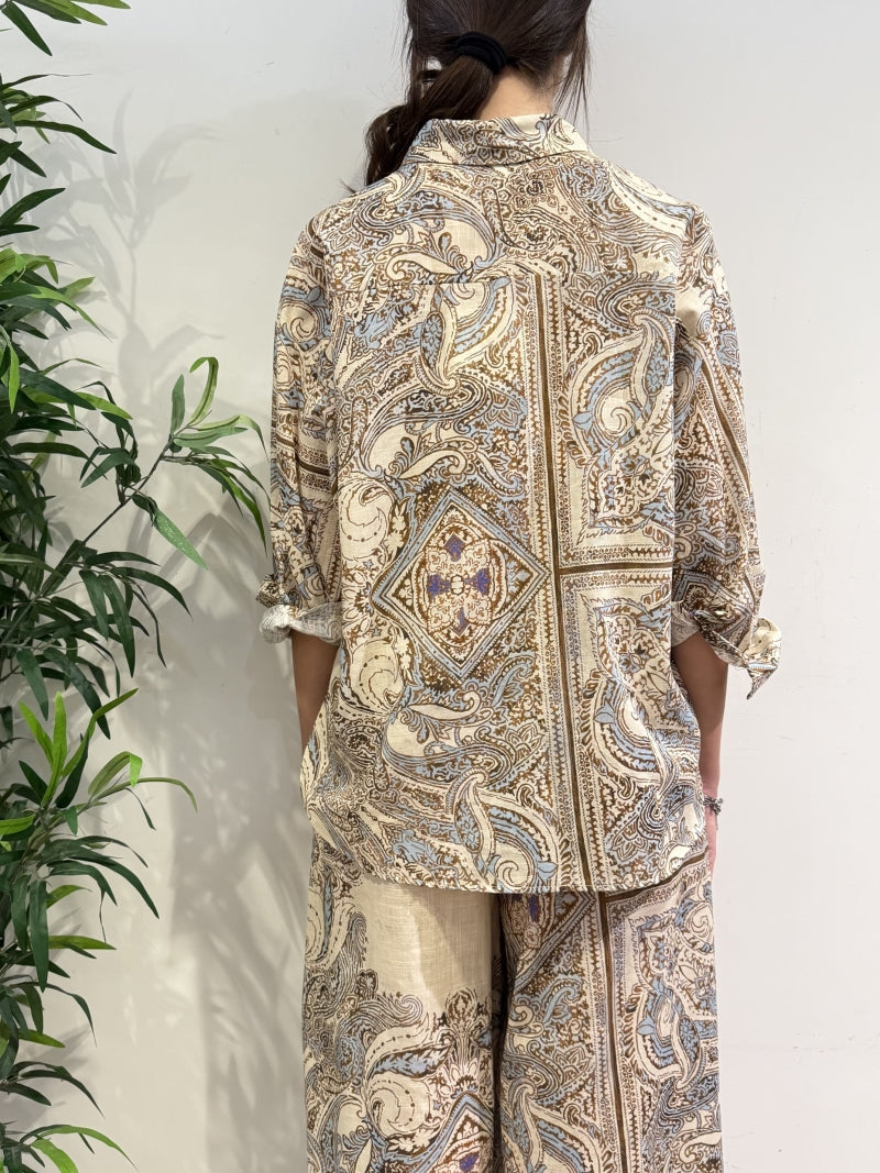 Tensione In - Camicia fantasia etnica tasca con paillettes beige e celeste
