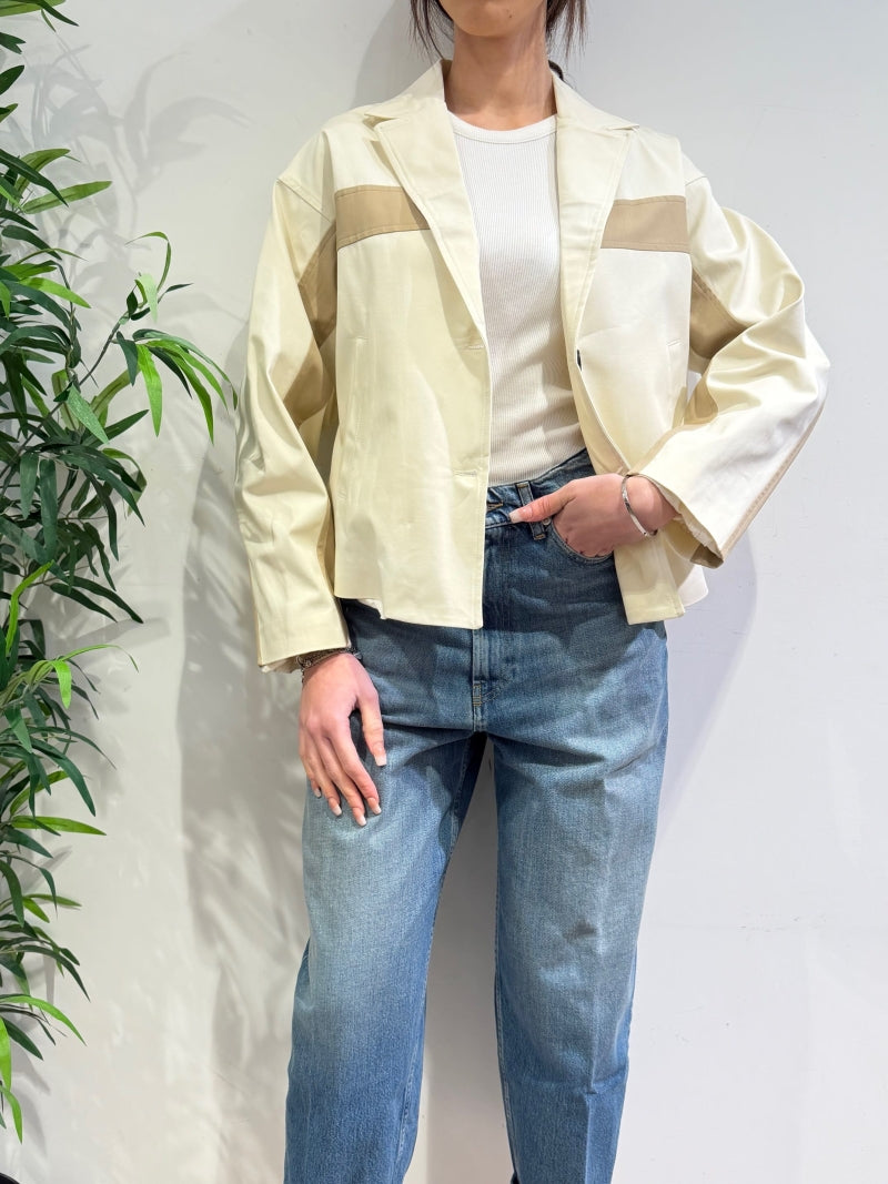 Tensione In - Giacca boxy con fascia contrasto panna