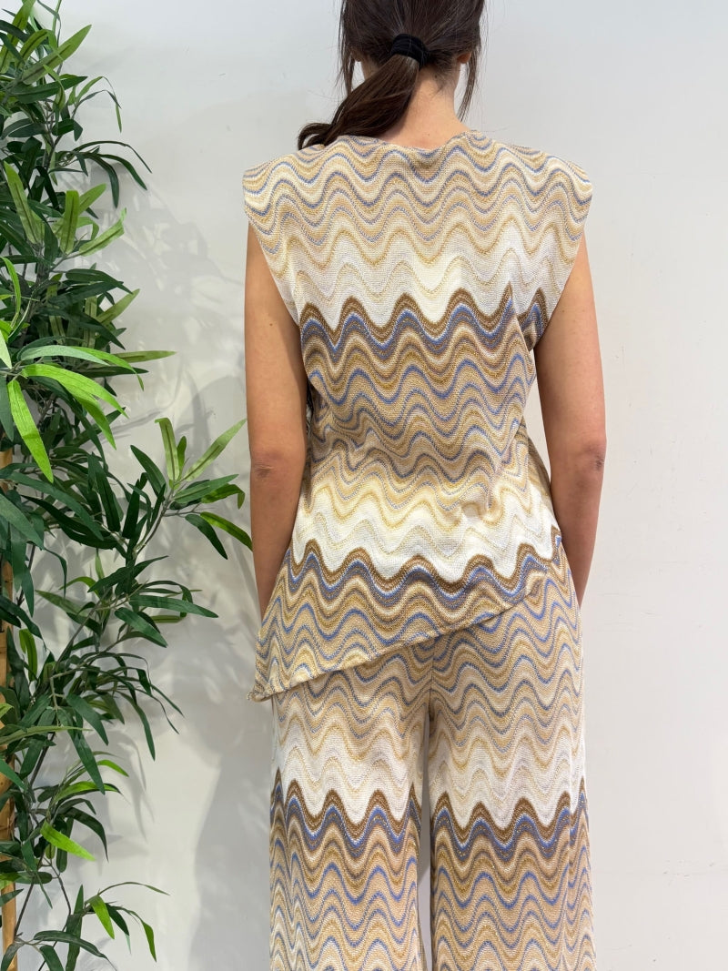 Motel - Blusa smanicata wavy pattern asimmetrica beige