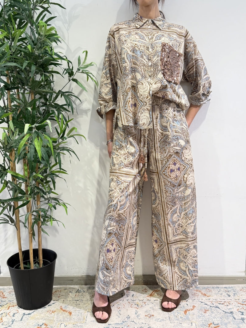 Tensione In - Camicia fantasia etnica tasca con paillettes beige e celeste