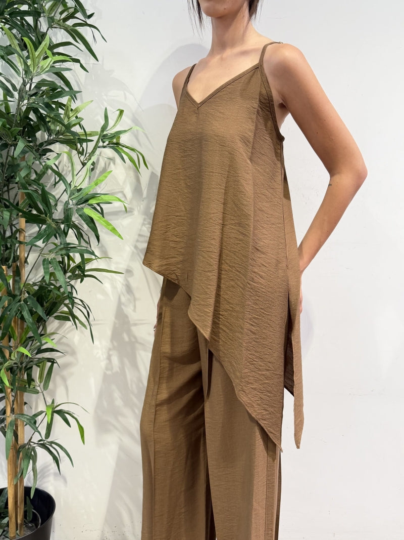 Dixie - Coordinato top asimmetrico e pantalone tabacco