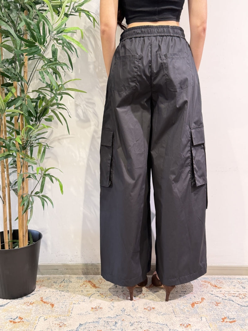 Tensione In - Pantalone cargo in popeline nero